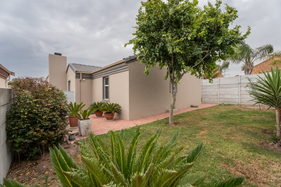 3 Bedroom Property for Sale in Eikenbosch Western Cape